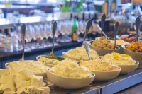 Brut Seafront Hotel by Sunday - Ramah Hewan Peliharaan