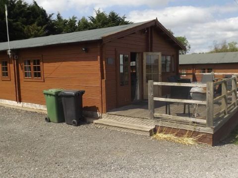 Spacious 3 bedroom cabin at Avonvale Holiday Lodge