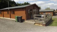 Spacious 3 bedroom cabin at Avonvale Holiday Lodge - 2-Sterne