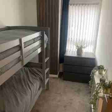Central Liverpool Apartment-Sleeps 6-Free Parking Rooms