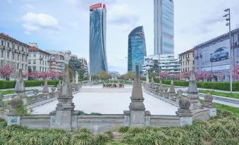 Milan Retreats City life