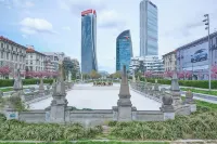 Milan Retreats City life