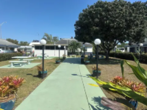 Tropical Palm Motel Hotels near Caloosahatchee Creeks Preserve West