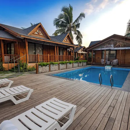 Foxoso Aaristo Baga Beach Resort