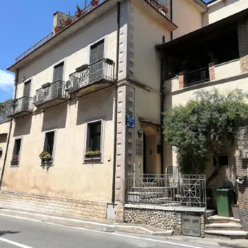 Dinky Home Air-Conditioned Penthouse with Sea View Terrace