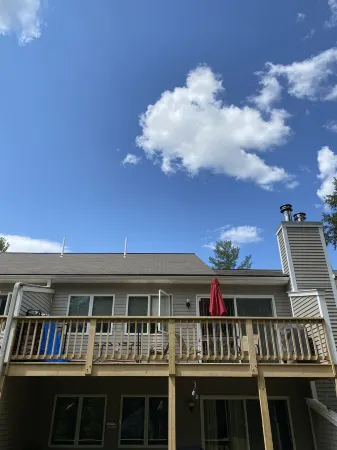 2 bedroom (sleeps 6) cozy condo in the heart of North Conway, NH. Отели в г. Норт-Конуэй