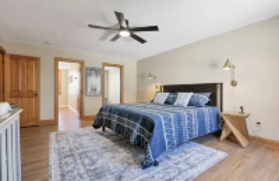 Spacious Getaway for 22 w/ Pool, Hot Tub & Huge Game Room – Perfect for Groups! 格林酒店