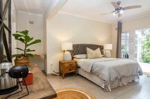 Shelbourne Lodge Hotels in La Lucia