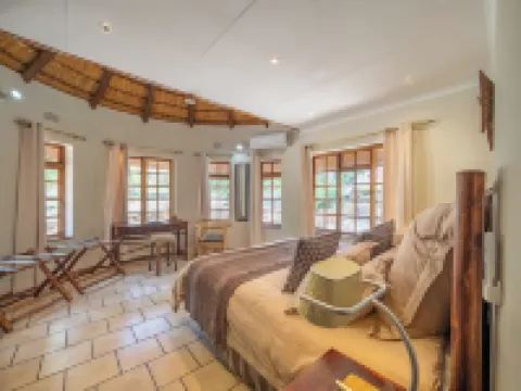 Milima Big 5 Safari Lodge Hotels in Mopani