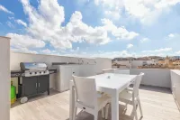 Seafront Penthouse Triplex- Roof Terrace & Hot Tub
