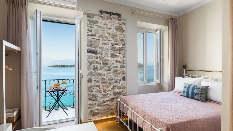 Fotiadis Family Luxury Suites by Konnect