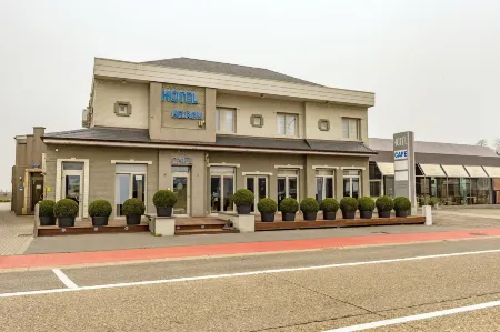 Belrom Hotel Отели в г. Жее