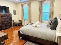 Waterfront Oasis, Hot Tub, Sauna, Village Walk to All, Kayaks, Pet Friendly