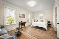 240- Sleeps 10, Centrally Located, Fenced Yard, Pet & Family Friendly