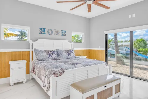 Paradise Oceanside Estate- 6 Bedrooms & 9 BR + Office + Theater Room – SLEEPS 14 Hotels in Marathon