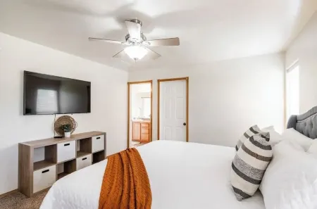 Charming 3-bedroom house in Twin Falls with King beds, BBQ grill