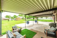 Spacious Home in Quiet Neighborhood - Half Mile from Historic Gallatin Square