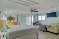 Breezy White Sands House Steps to Gulf Shore!