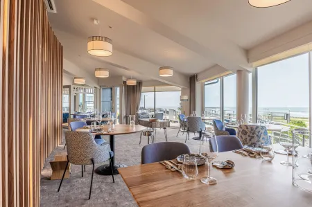 Logis Hôtellerie les Brisants , Restaurant J M Perochon Отели в г. Коэ