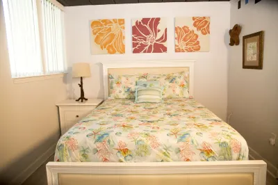Ft Walton cozy condo w/ on-site pool. Near beaches