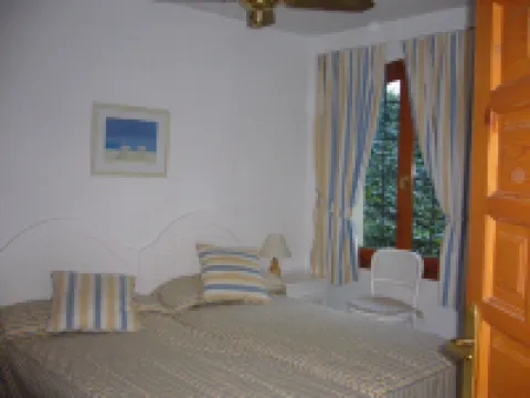 Villa with stunning views,easy access to swimming pool/ beautiful gardens. A/Con