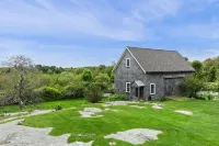 Cranberry Hill l 9 BR 22 Acre Estate l Sleeps 24