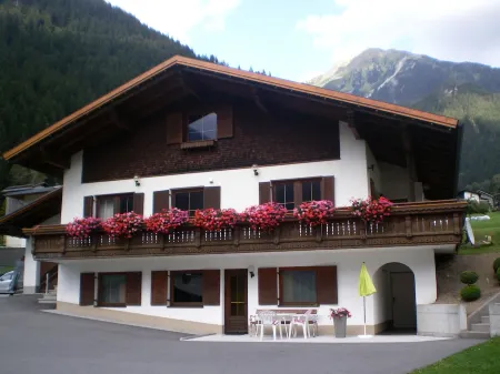 Sunny, quiet location with a view of the beautiful Montafon mountains