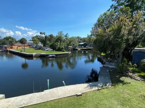 Beautiful Home Located DIRECTLY ON RIVER!!!