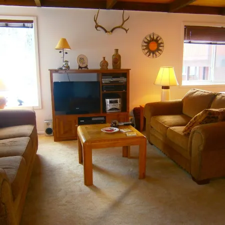 *July 4th Special !! * Spacious 2 BR 2BA Sun Valley Condo