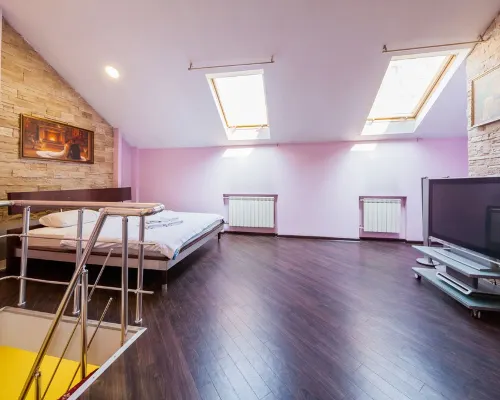 Upscale and newly renovated penthouse. Hotels in Kyiv