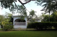 Spacious and versatile 3 Bed Villa with private pool on Sunset Crest, Holetown Hotels in Holetown