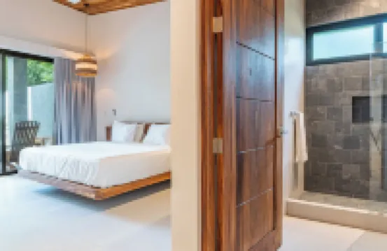 New Luxury Villa in central Guiones - walk to the beach, large pool & parking