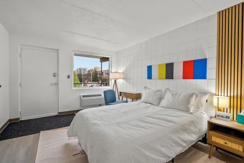 Stay Downtown, Free Gated Parking, Renovated Studio! 524