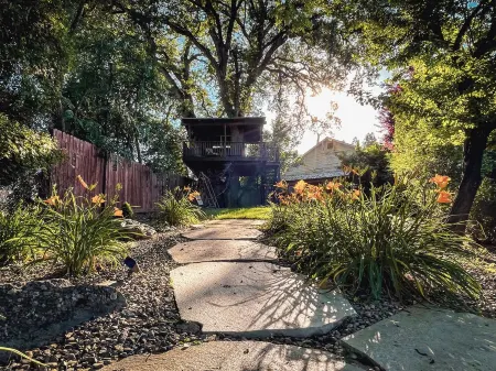 A Spacious and Elegant 3BR Californian Retreat