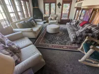 Winter Riverfront Cabin Near Estes Park – Cozy Fireplace, Mountain Views & Peace