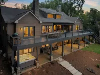 Waterfront Lake Oconee House w/ Workstations & Hot Tub – 7 Bedrooms, Sleeps 14