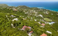 GORGEOUS! Hilltop Villa - Amazing Views from 2 spacious decks-centrally located!