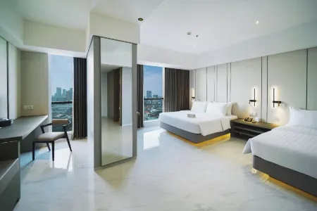 Grand Whiz Hotel Praxis Surabaya Отели в г. Сурабая