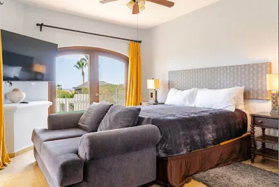 Gorgeous 6 Bdr. Home in Cabo Bello, Walk to the beach, Heated Pool & Ocean Views