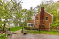 Waterfront Mashpee 5Bed/3Bath house with AC and WiFi w/ Private Beach