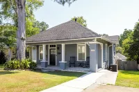Charming Midtown Bungalow • 2Br, 2BA • 15 Mins to Ft Moore Các khách sạn gần Columbus Riverwalk