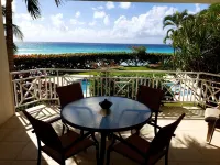 Beachfront Apartment in St. Lawrence Gap - Close To Your Every Need 도버 호텔