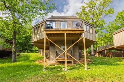 Cheerful 3-Bedroom Villa Sleeps 8 With Public Pool 住宿飯店