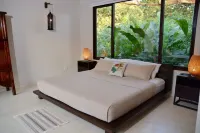Casas de Agua, Villa Agua Verde. Natural walking trail to the beach.