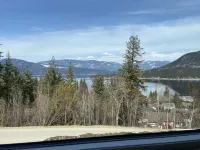 TREETOP PARADISE SUITEBreathtaking lake and mountain views 5 min from the beach