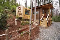 Shady Grove Cottage -Natural Setting In Town Hotels in Weaverville