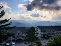 3bd/2ba Summit Condo Close to Village and on shuttle route.