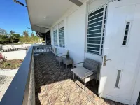 Spacious 3 bdr/2 bath apartment near Buye and La Mela, full A/C, WiFi, sleeps 8 Hotels in Miradero