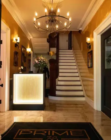 Charming Inn Steps away from Downtown Warwick only an Hour away from NYC