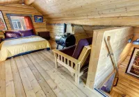 Log Cabin with Amazing Mountain & Lake Views  (allergy-friendly) Hotels in 